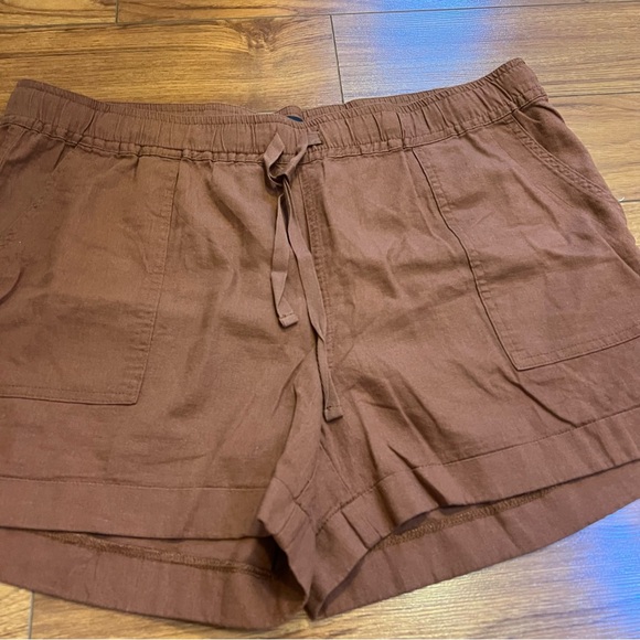 Linen Shorts - Picture 2 of 4